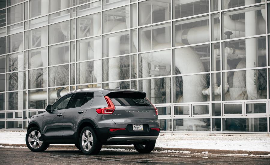  Volvo XC40 T4 Momentum 2018 года  (NA) (фото 23 из 36)